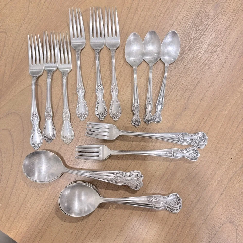 Vtg. 24/ Wm Rogers Mfg Co.  Extra Plate Original Rogers Set Of 24 Long